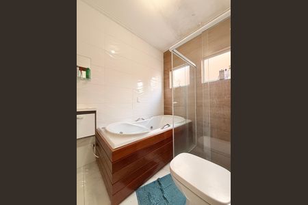 Casa à venda com 169m², 3 quartos e 6 vagasBanheiro da Suíte