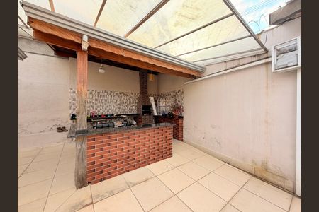 Casa à venda com 169m², 3 quartos e 6 vagasQuintal com Churrasqueira