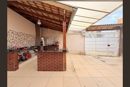 Casa à venda com 169m², 3 quartos e 6 vagasQuintal com Churrasqueira