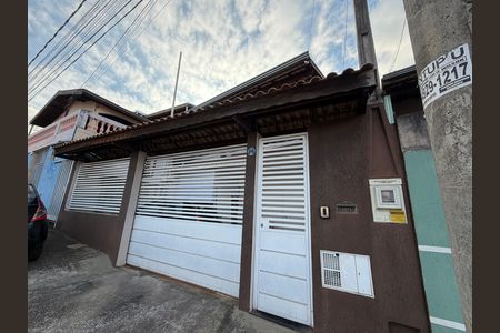 Casa à venda com 169m², 3 quartos e 6 vagas Casa à venda com 169m², 3 quartos e 6 vagasFachada