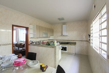 Casa para alugar com 477m², 3 quartos e 8 vagas Casa para alugar com 477m², 3 quartos e 8 vagasCozinha e Copa