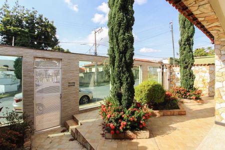 Casa para alugar com 477m², 3 quartos e 8 vagas Casa para alugar com 477m², 3 quartos e 8 vagasEntrada