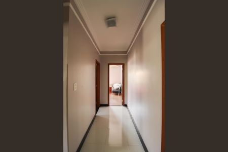 Casa para alugar com 477m², 3 quartos e 8 vagas Casa para alugar com 477m², 3 quartos e 8 vagasCorredor