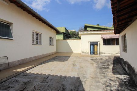 Casa para alugar com 477m², 3 quartos e 8 vagas Casa para alugar com 477m², 3 quartos e 8 vagasQuintal