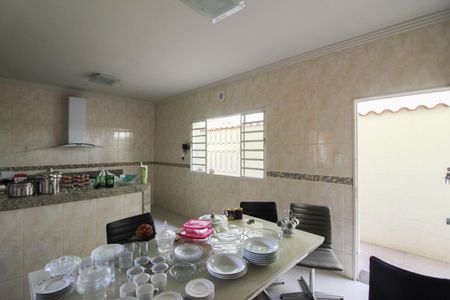 Casa para alugar com 477m², 3 quartos e 8 vagas Casa para alugar com 477m², 3 quartos e 8 vagasCozinha e Copa