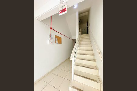 Apartamento para alugar com 67m², 2 quartos e 1 vagaEscada