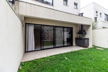 Casa de condomínio à venda com 153m², 3 quartos e 3 vagas Casa de condomínio à venda com 153m², 3 quartos e 3 vagasQuintal