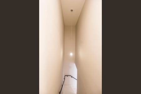 Casa de condomínio à venda com 153m², 3 quartos e 3 vagas Casa de condomínio à venda com 153m², 3 quartos e 3 vagasEscada