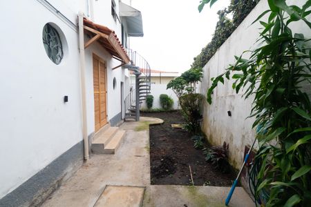 Quintal de casa à venda com 4 quartos, 230m² em Jardim Prudência, São Paulo