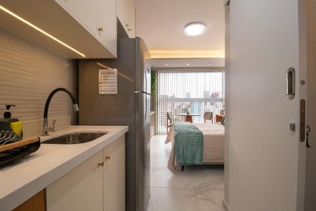 Cozinha - Armários de kitnet/studio para alugar com 1 quarto, 20m² em Centro, Curitiba
