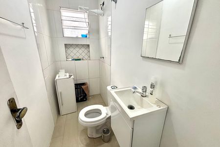 Banheiro  de casa para alugar com 1 quarto, 50m² em Jardim Maringa, São Paulo