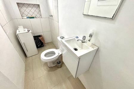 Banheiro  de casa para alugar com 1 quarto, 50m² em Jardim Maringa, São Paulo