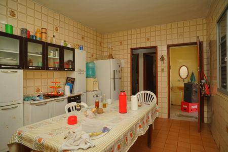 Casa para alugar com 480m², 4 quartos e 3 vagas Casa para alugar com 480m², 4 quartos e 3 vagasCozinha