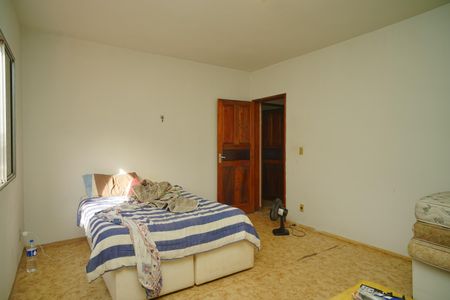 Casa para alugar com 480m², 4 quartos e 3 vagas Casa para alugar com 480m², 4 quartos e 3 vagasQuarto 1