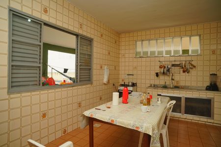 Casa para alugar com 480m², 4 quartos e 3 vagas Casa para alugar com 480m², 4 quartos e 3 vagasCozinha