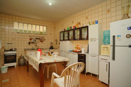 Casa para alugar com 480m², 4 quartos e 3 vagas Casa para alugar com 480m², 4 quartos e 3 vagasCozinha