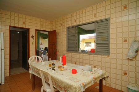 Casa para alugar com 480m², 4 quartos e 3 vagas Casa para alugar com 480m², 4 quartos e 3 vagasCozinha