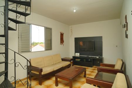 Casa para alugar com 480m², 4 quartos e 3 vagas Casa para alugar com 480m², 4 quartos e 3 vagasSala de TV