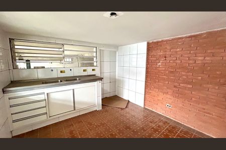 Casa para alugar com 250m², 4 quartos e 2 vagas Casa para alugar com 250m², 4 quartos e 2 vagasCozinha