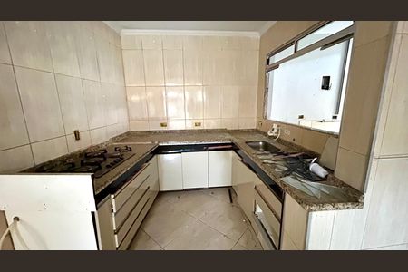 Casa para alugar com 250m², 4 quartos e 2 vagas Casa para alugar com 250m², 4 quartos e 2 vagasCozinha
