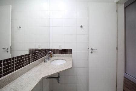 Apartamento à venda com 97m², 3 quartos e 2 vagas Apartamento à venda com 97m², 3 quartos e 2 vagasBanheiro da Suíte