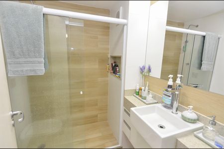 Apartamento à venda com 140m², 4 quartos e 2 vagas Apartamento à venda com 140m², 4 quartos e 2 vagasBanheiro da Suíte