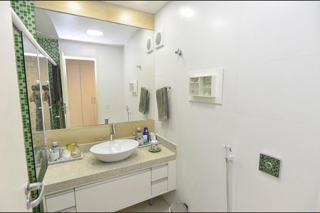 Apartamento à venda com 140m², 4 quartos e 2 vagas Apartamento à venda com 140m², 4 quartos e 2 vagasBanheiro Social