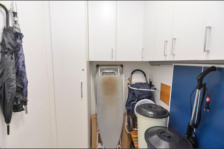 Apartamento à venda com 140m², 4 quartos e 2 vagas Apartamento à venda com 140m², 4 quartos e 2 vagasQuarto de Serviço