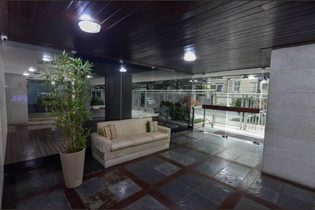Apartamento à venda com 140m², 4 quartos e 2 vagas Apartamento à venda com 140m², 4 quartos e 2 vagasHall