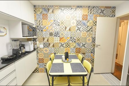 Apartamento à venda com 140m², 4 quartos e 2 vagas Apartamento à venda com 140m², 4 quartos e 2 vagasCozinha