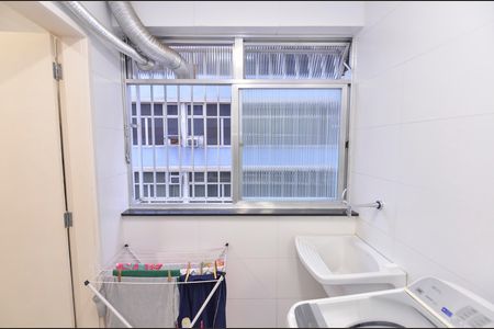 Apartamento à venda com 140m², 4 quartos e 2 vagas Apartamento à venda com 140m², 4 quartos e 2 vagasÁrea de Serviço