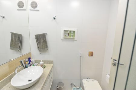 Apartamento à venda com 140m², 4 quartos e 2 vagas Apartamento à venda com 140m², 4 quartos e 2 vagasBanheiro Social