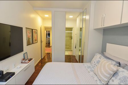 Apartamento à venda com 140m², 4 quartos e 2 vagas Apartamento à venda com 140m², 4 quartos e 2 vagasSuíte