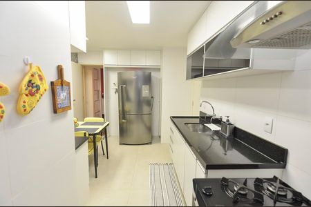 Apartamento à venda com 140m², 4 quartos e 2 vagas Apartamento à venda com 140m², 4 quartos e 2 vagasCozinha