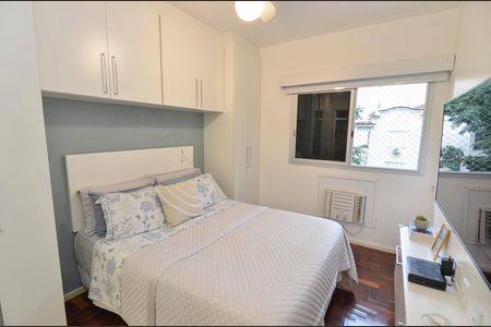 Apartamento à venda com 140m², 4 quartos e 2 vagas Apartamento à venda com 140m², 4 quartos e 2 vagasSuíte