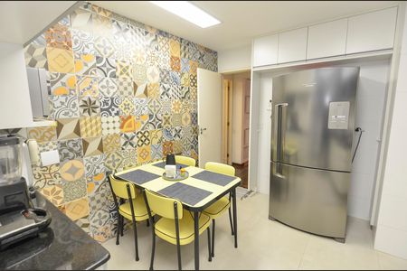 Apartamento à venda com 140m², 4 quartos e 2 vagas Apartamento à venda com 140m², 4 quartos e 2 vagasCozinha