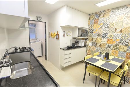 Apartamento à venda com 140m², 4 quartos e 2 vagas Apartamento à venda com 140m², 4 quartos e 2 vagasCozinha