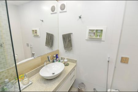 Apartamento à venda com 140m², 4 quartos e 2 vagas Apartamento à venda com 140m², 4 quartos e 2 vagasBanheiro Social