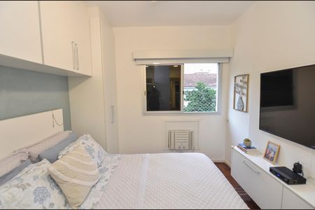 Apartamento à venda com 140m², 4 quartos e 2 vagas Apartamento à venda com 140m², 4 quartos e 2 vagasSuíte