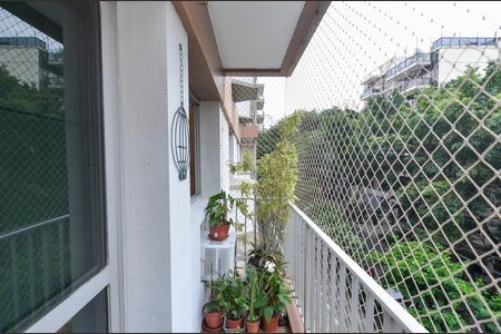 Apartamento à venda com 140m², 4 quartos e 2 vagas Apartamento à venda com 140m², 4 quartos e 2 vagasSala