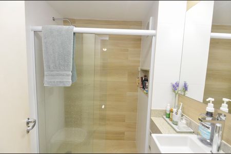 Apartamento à venda com 140m², 4 quartos e 2 vagas Apartamento à venda com 140m², 4 quartos e 2 vagasBanheiro da Suíte