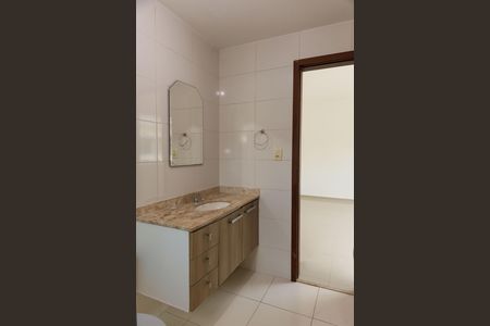 Casa de condomínio para alugar com 126m², 4 quartos e 2 vagas Casa de condomínio para alugar com 126m², 4 quartos e 2 vagasBanheiro