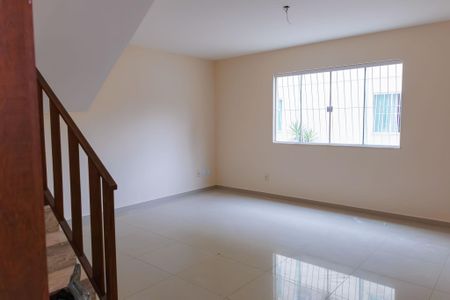 Casa de condomínio para alugar com 126m², 4 quartos e 2 vagas Casa de condomínio para alugar com 126m², 4 quartos e 2 vagasSala