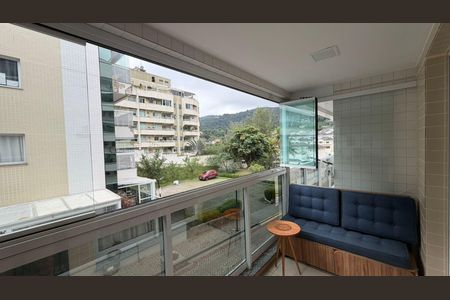 Apartamento à venda com 72m², 2 quartos e 1 vaga Apartamento à venda com 72m², 2 quartos e 1 vagaVaranda