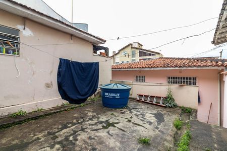 Casa à venda com 591m², 4 quartos e 1 vagaQuintal dos Fundos