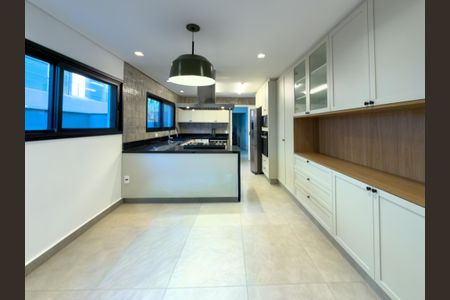 Casa de condomínio à venda com 422m², 5 quartos e 6 vagas Casa de condomínio à venda com 422m², 5 quartos e 6 vagasFoto 12