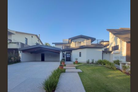 Casa de condomínio à venda com 422m², 5 quartos e 6 vagas Casa de condomínio à venda com 422m², 5 quartos e 6 vagasFoto 02