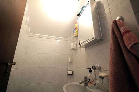 Casa à venda com 220m², 3 quartos e 2 vagas Casa à venda com 220m², 3 quartos e 2 vagasBanheiro 1