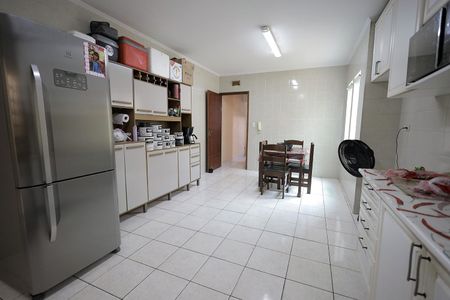 Casa à venda com 220m², 3 quartos e 2 vagas Casa à venda com 220m², 3 quartos e 2 vagasCozinha