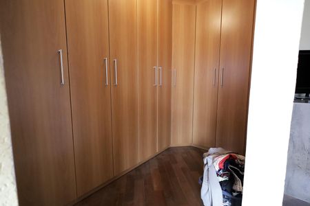Casa à venda com 220m², 3 quartos e 2 vagas Casa à venda com 220m², 3 quartos e 2 vagasCloset